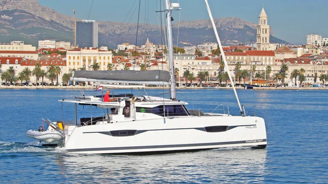 Fountaine Pajot Astrea 42