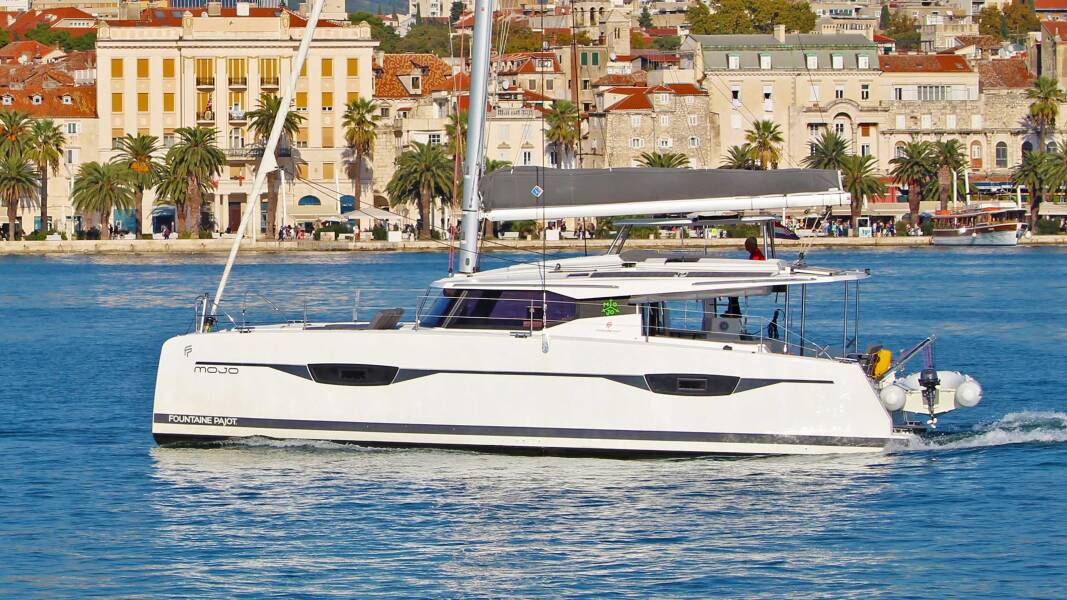 Fountaine Pajot Astrea 42