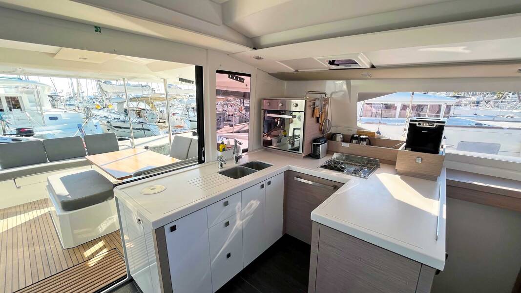 Fountaine Pajot Astrea 42