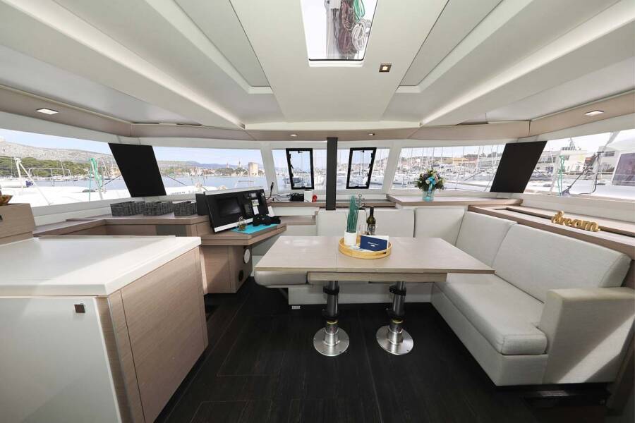 Fountaine Pajot Astrea 42