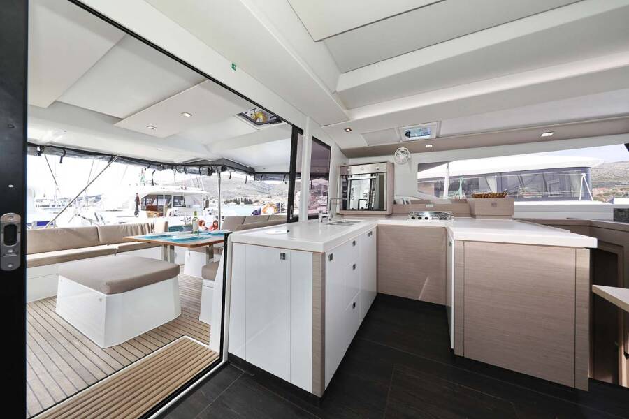 Fountaine Pajot Astrea 42