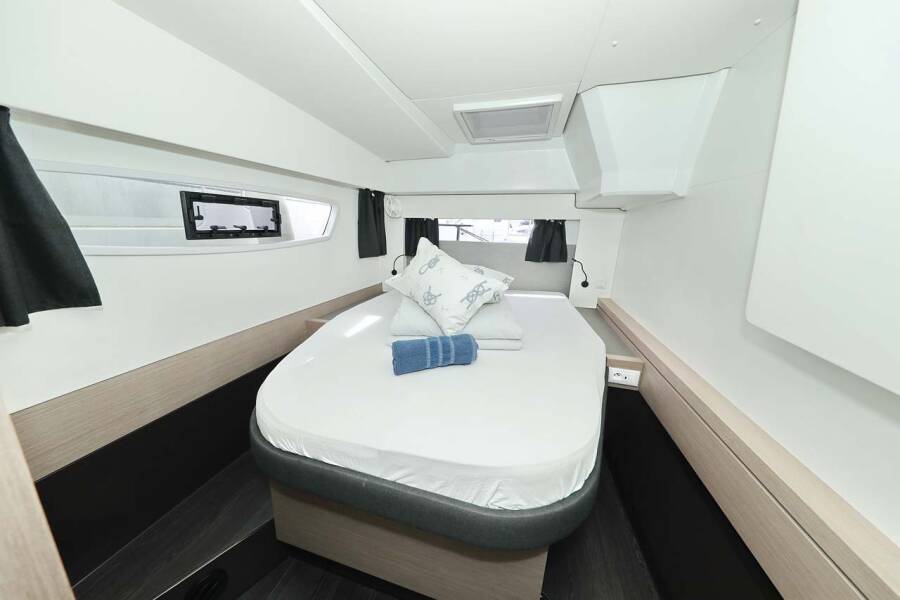 Fountaine Pajot Astrea 42