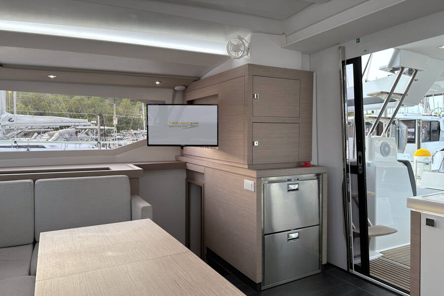 Fountaine Pajot Astrea 42