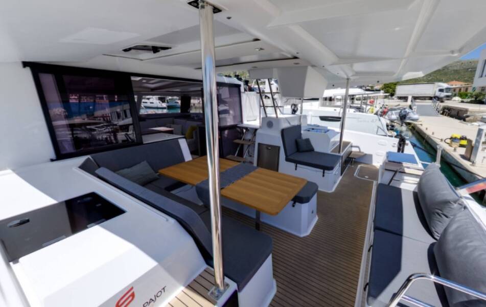 Fountaine Pajot Astrea 42