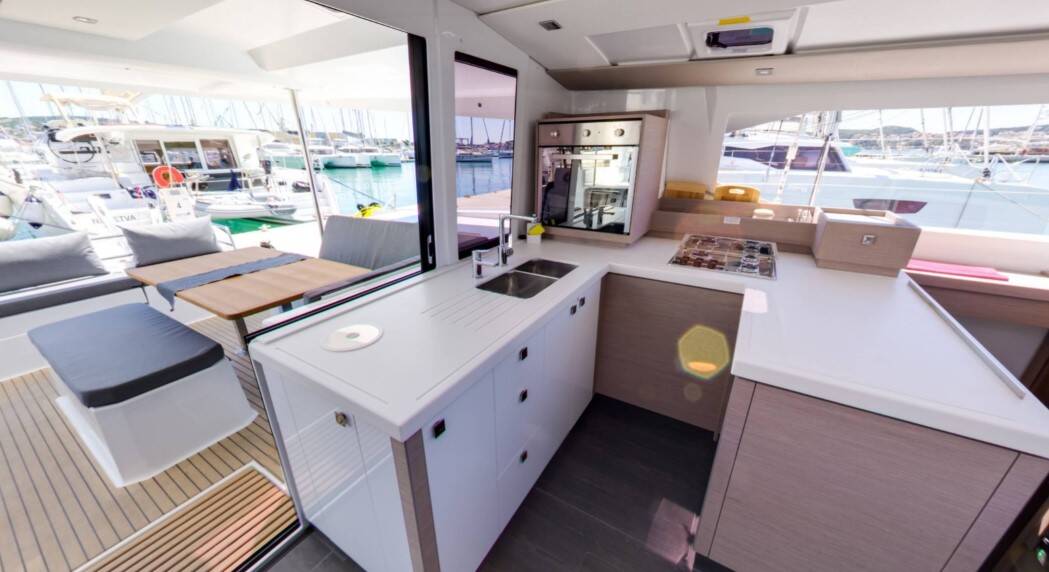 Fountaine Pajot Astrea 42