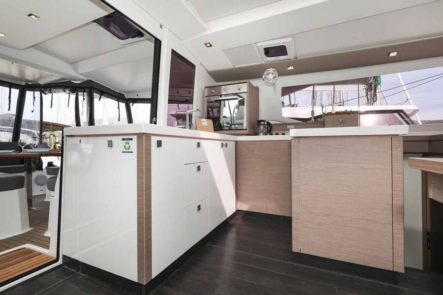 Fountaine Pajot Astrea 42