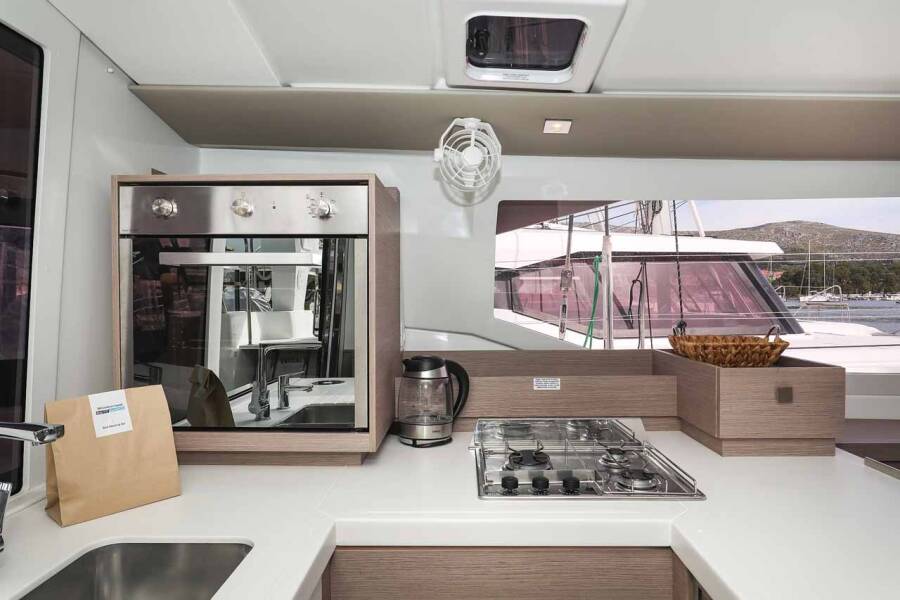 Fountaine Pajot Astrea 42