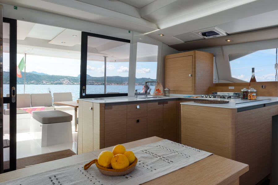 Fountaine Pajot Astrea 42