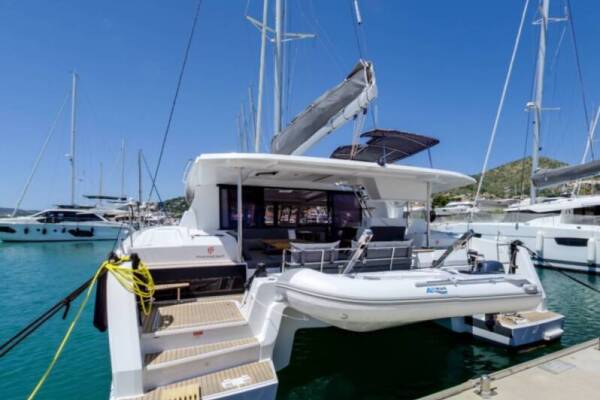 Fountaine Pajot Astrea 42