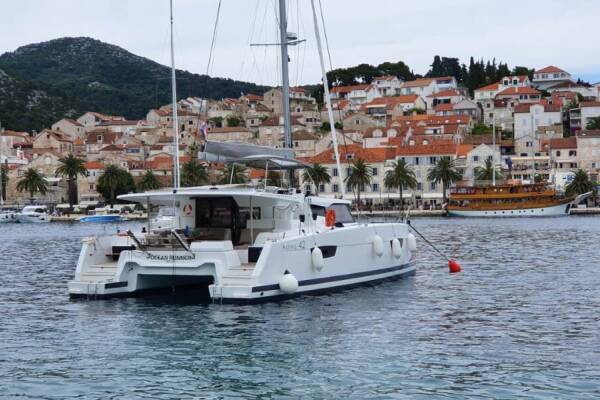 Fountaine Pajot Astrea 42