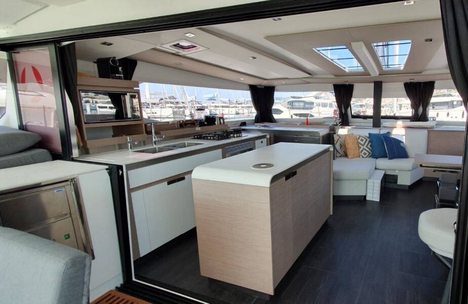 Fountaine Pajot Aura 51