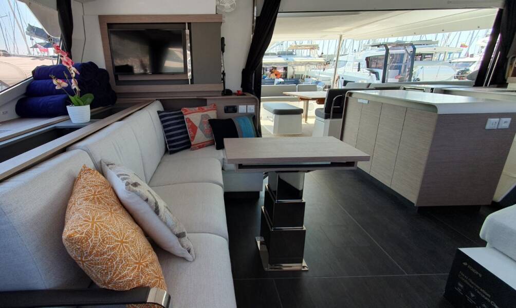 Fountaine Pajot Aura 51