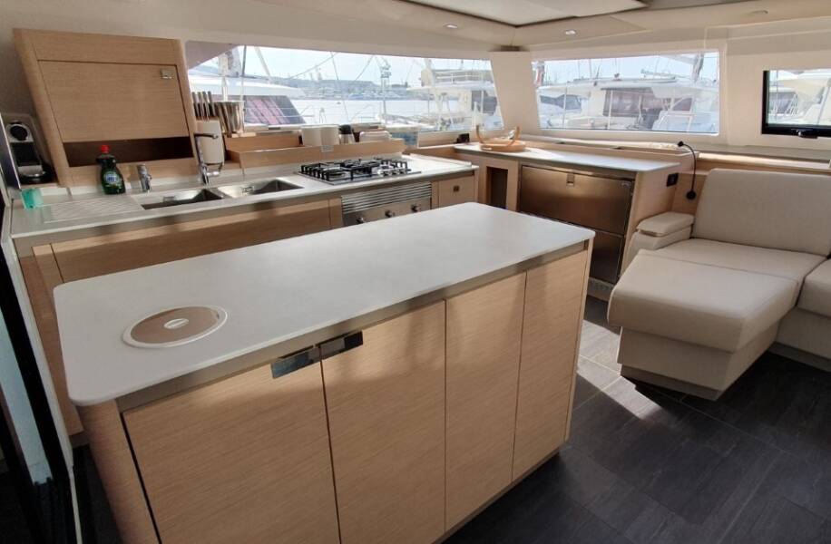 Fountaine Pajot Aura 51