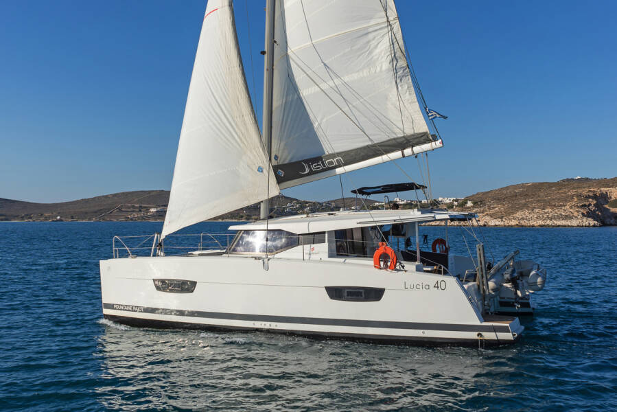 Fountaine Pajot Lucia 40