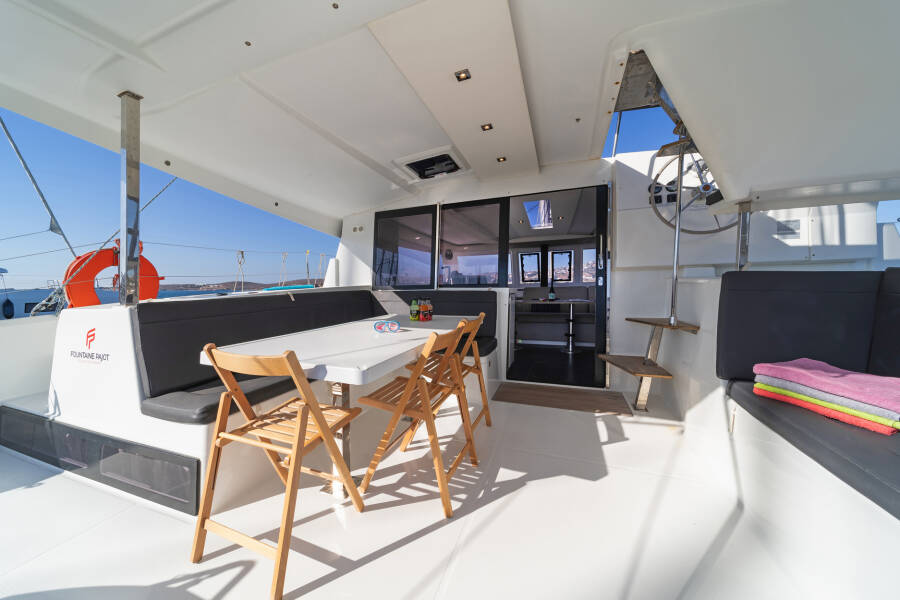Fountaine Pajot Lucia 40