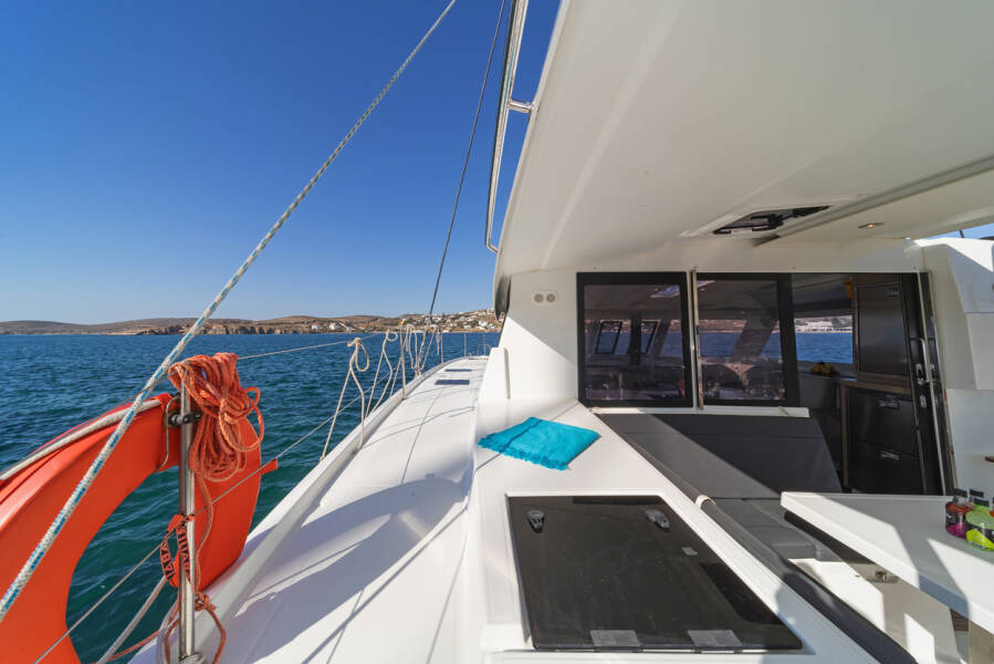 Fountaine Pajot Lucia 40
