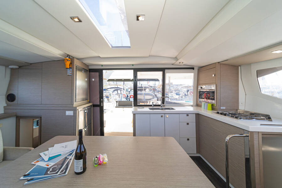Fountaine Pajot Lucia 40