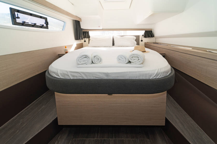 Fountaine Pajot Lucia 40