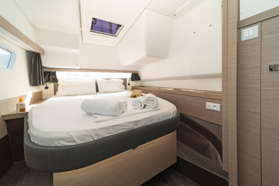 Fountaine Pajot Lucia 40