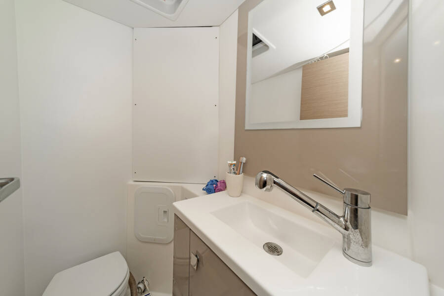 Fountaine Pajot Lucia 40