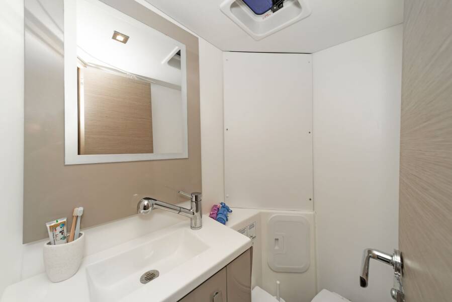 Fountaine Pajot Lucia 40