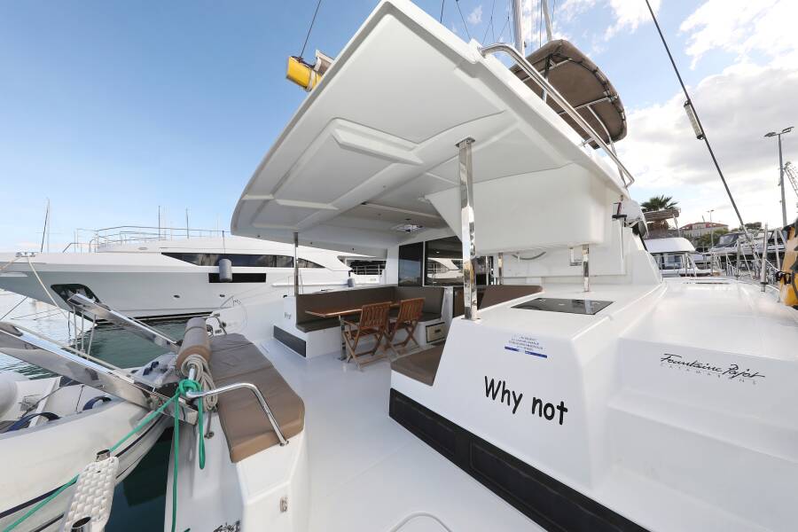 Fountaine Pajot Lucia 40