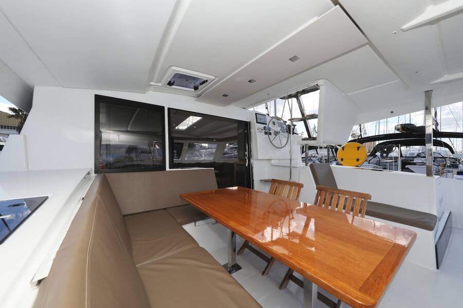 Fountaine Pajot Lucia 40