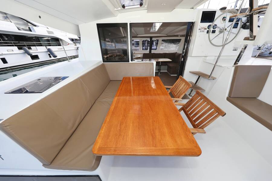 Fountaine Pajot Lucia 40