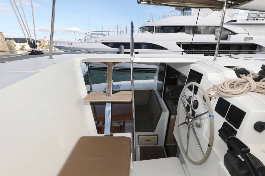 Fountaine Pajot Lucia 40