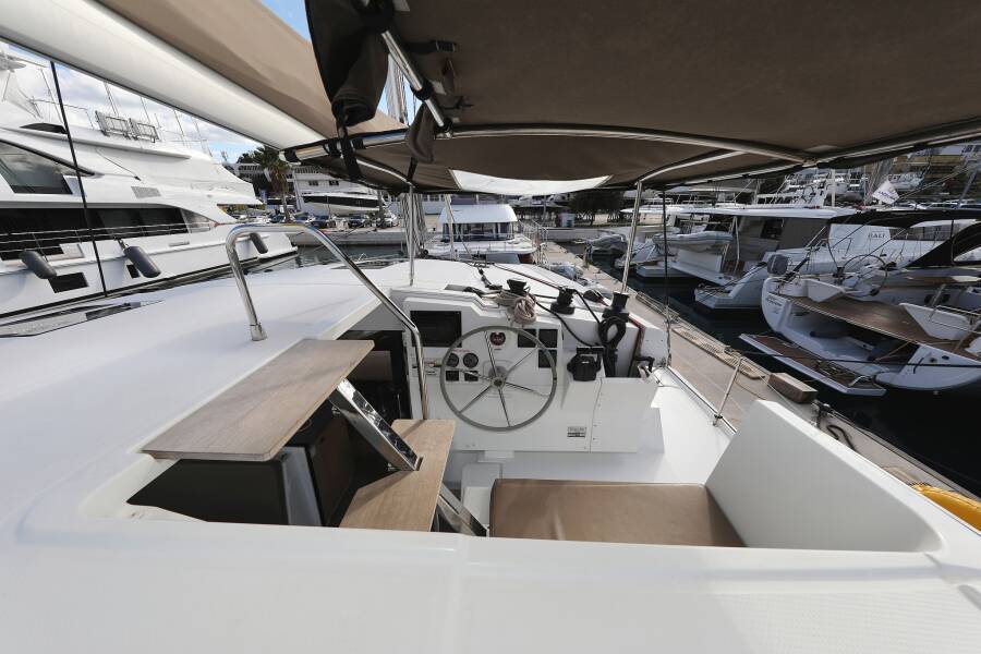 Fountaine Pajot Lucia 40