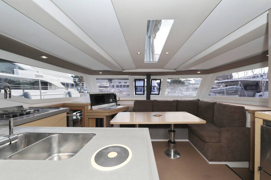 Fountaine Pajot Lucia 40