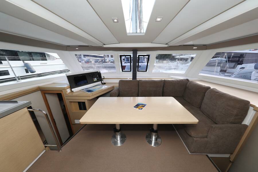 Fountaine Pajot Lucia 40