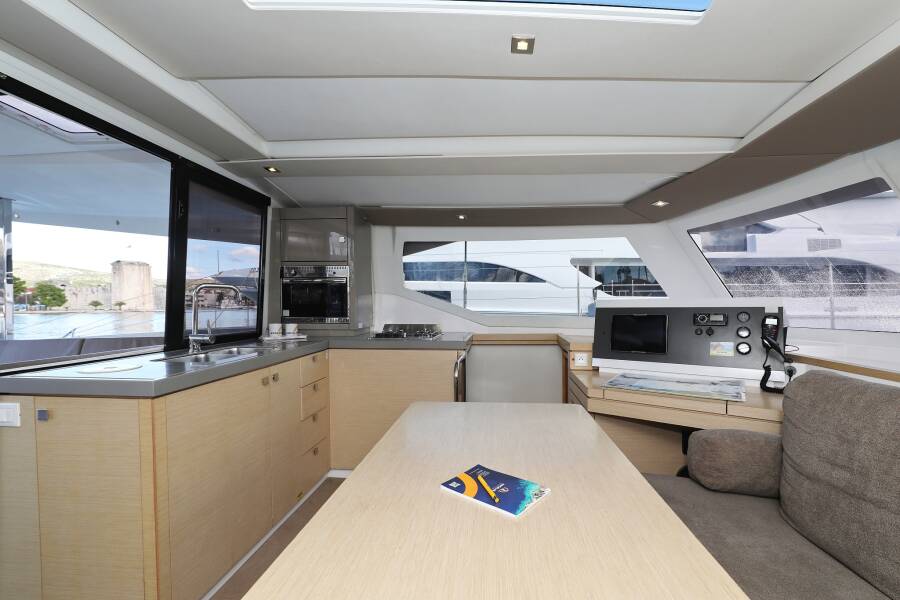 Fountaine Pajot Lucia 40