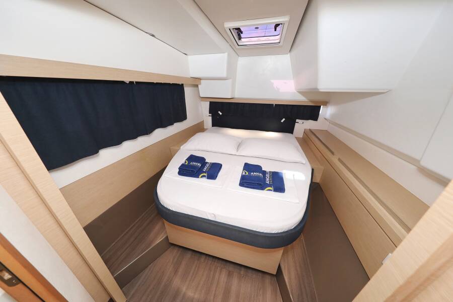 Fountaine Pajot Lucia 40