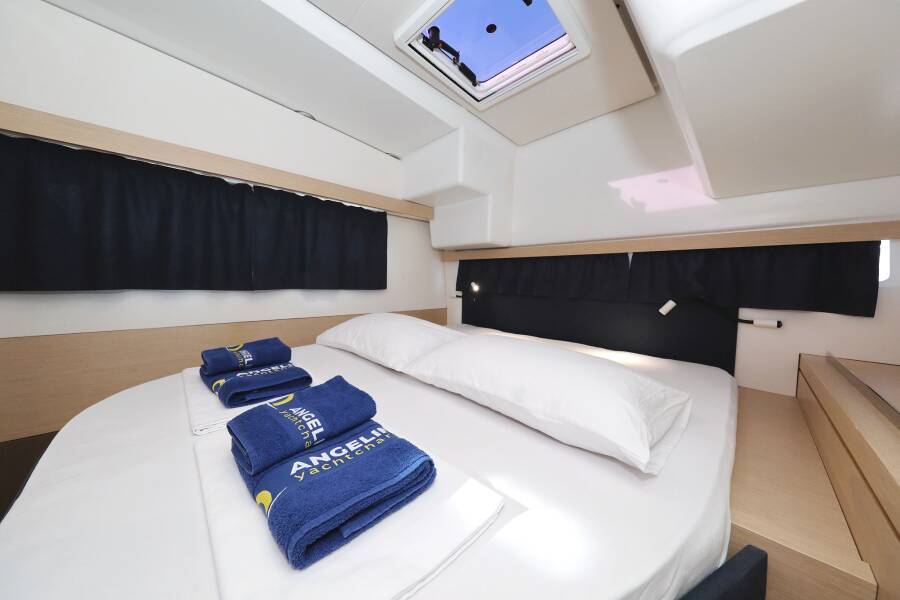 Fountaine Pajot Lucia 40