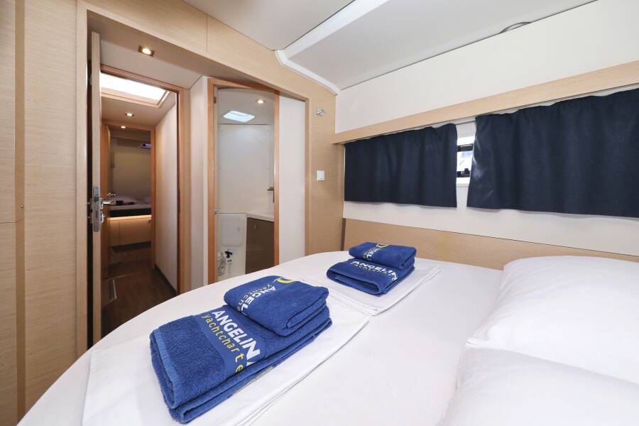 Fountaine Pajot Lucia 40