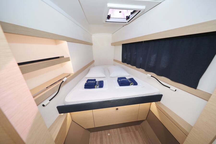 Fountaine Pajot Lucia 40