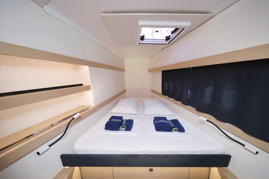 Fountaine Pajot Lucia 40