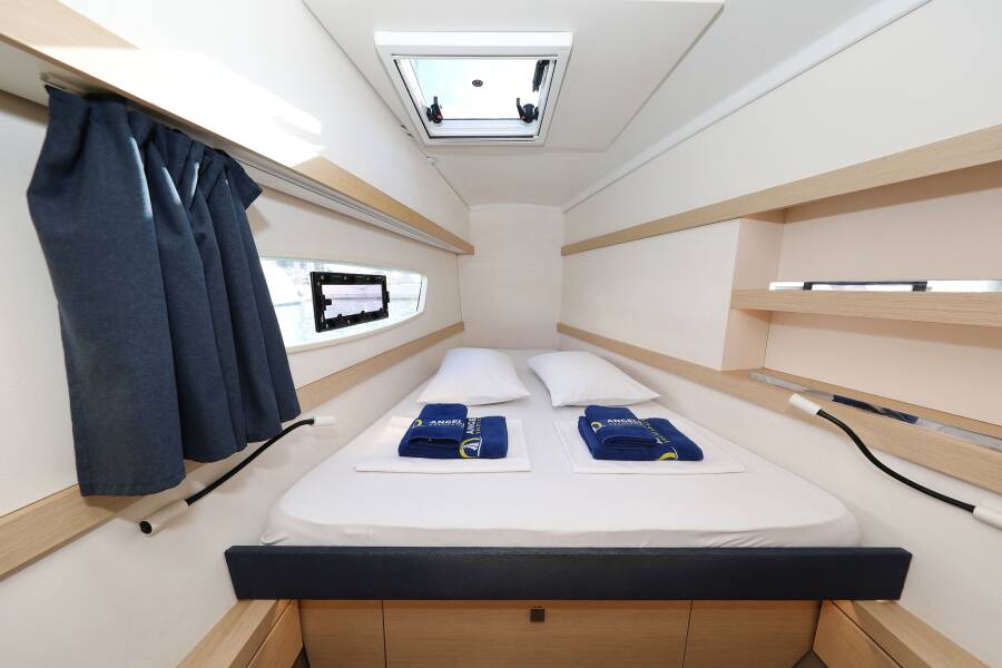 Fountaine Pajot Lucia 40