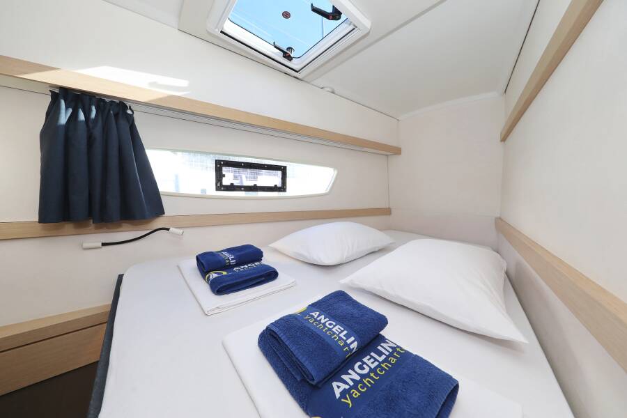 Fountaine Pajot Lucia 40