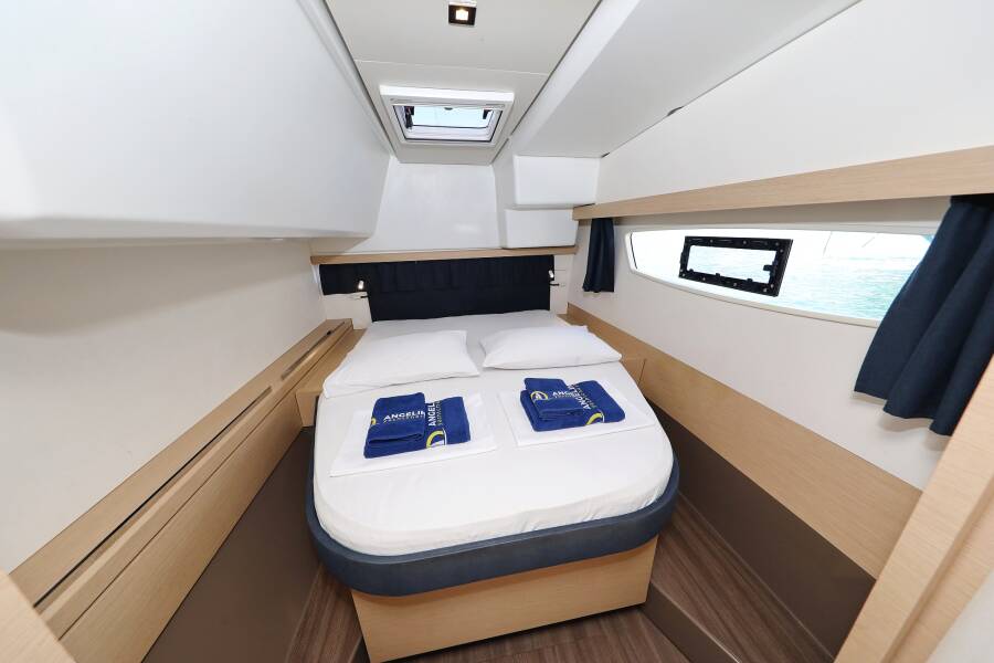 Fountaine Pajot Lucia 40