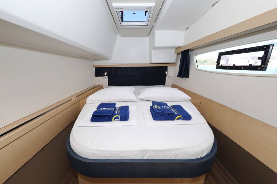 Fountaine Pajot Lucia 40
