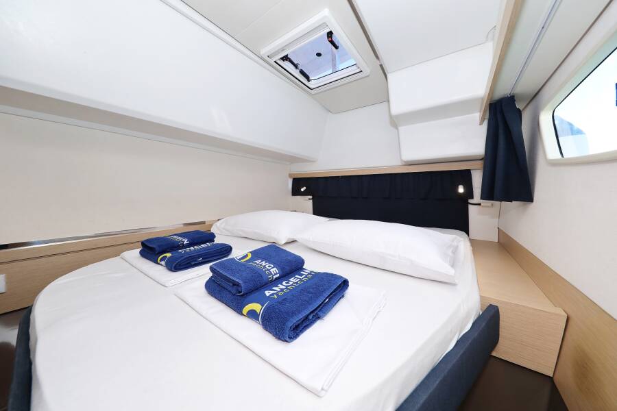 Fountaine Pajot Lucia 40