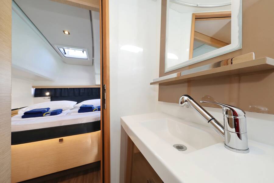 Fountaine Pajot Lucia 40