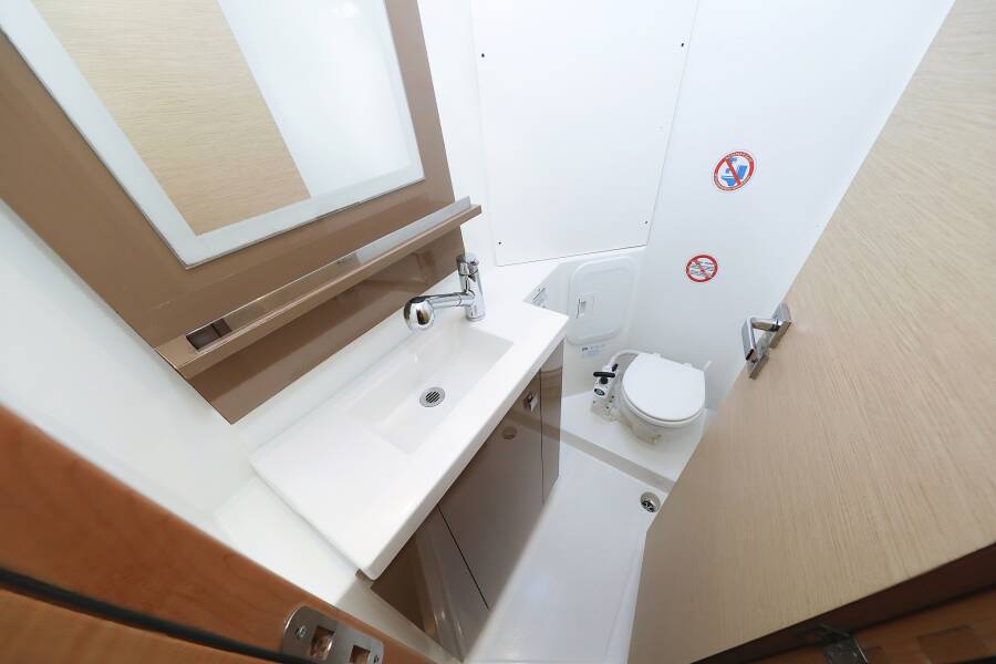 Fountaine Pajot Lucia 40