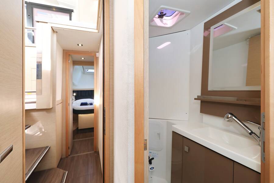 Fountaine Pajot Lucia 40
