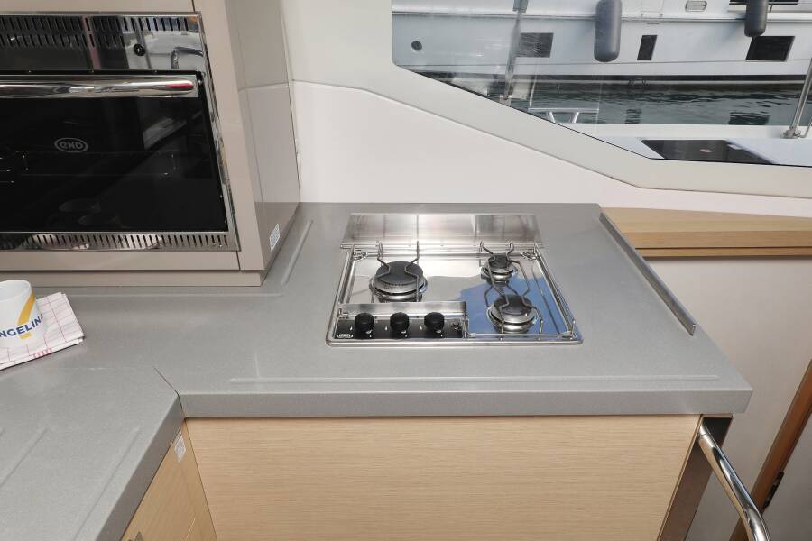 Fountaine Pajot Lucia 40