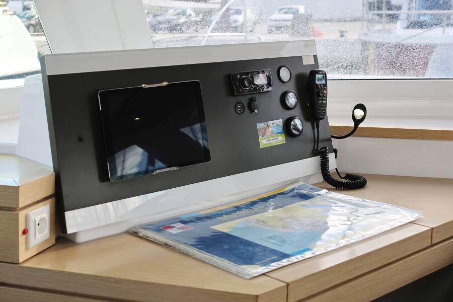 Fountaine Pajot Lucia 40