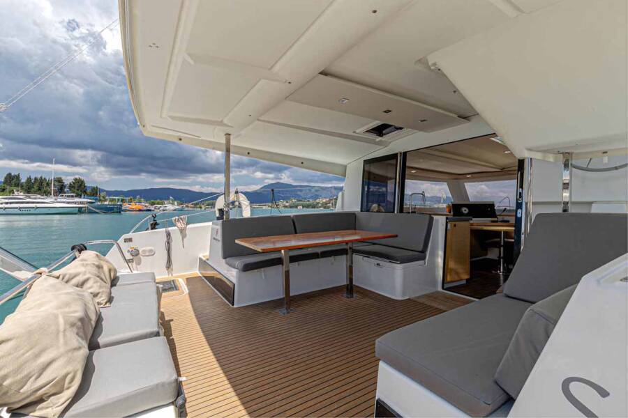 Fountaine Pajot Lucia 40