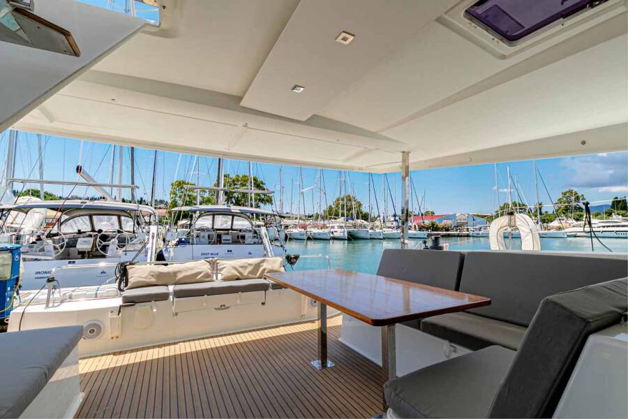 Fountaine Pajot Lucia 40